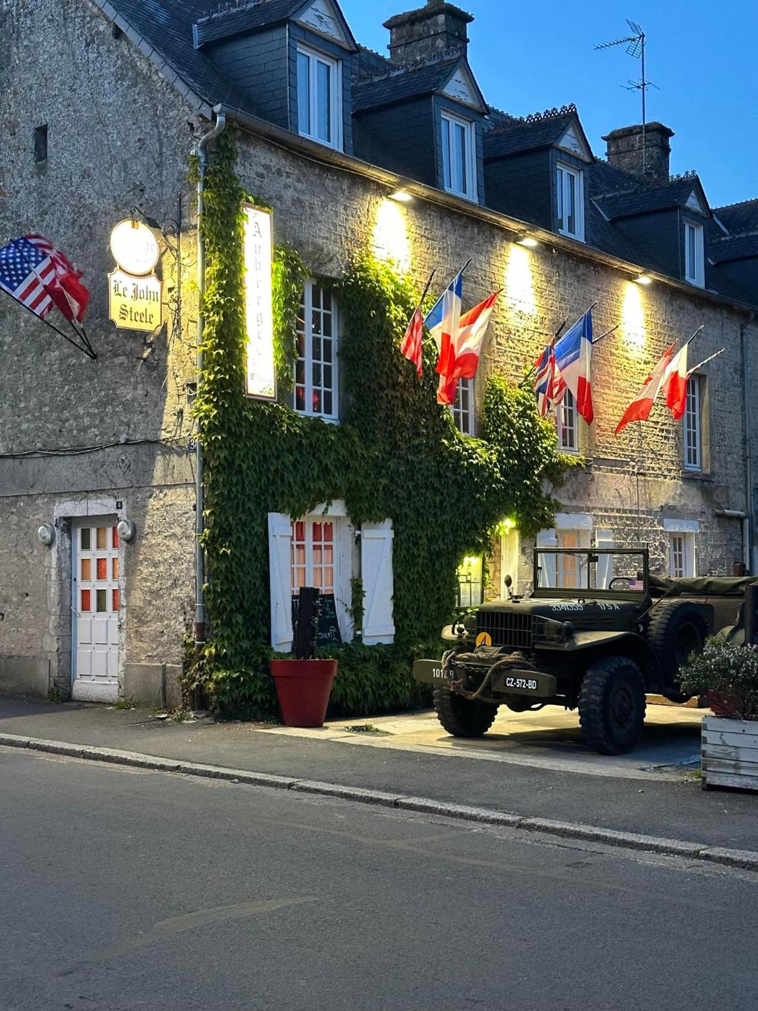 Auberge Le John Steele Sainte-Mère-Église Exterior foto